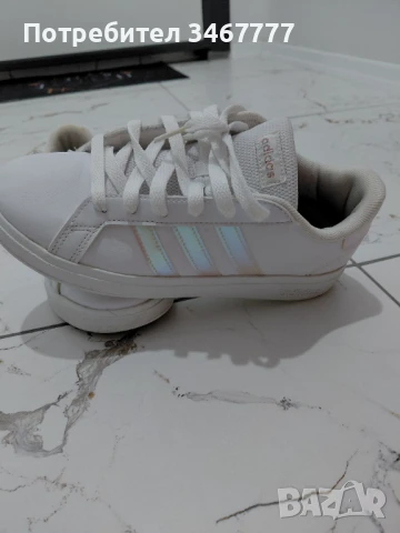 Дамски маратонки адидас, снимка 2 - Маратонки - 50498597