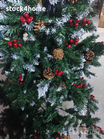 Луксозна Изкуствена елха с червен глог и шишарки, снимка 3 - Декорация за дома - 52575133