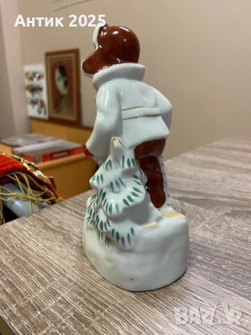 Порцеланова статуетка „Скиор“, снимка 2 - Антикварни и старинни предмети - 51971629