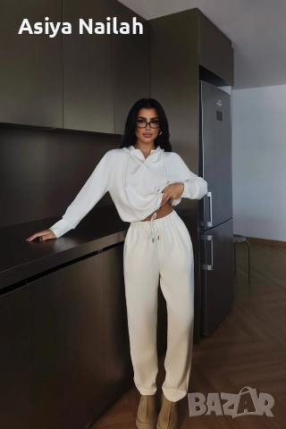 Дамски екип от две части с качулка