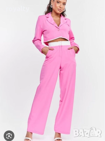 Модерен розов дамски костюм с късо сако
