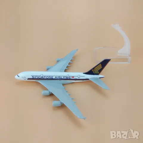 Еърбъс 380 самолет модел макет Singapore Airlines метален A380 пътнически летище, снимка 2 - Колекции - 49506607