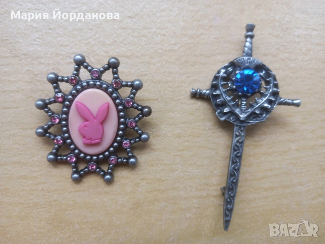 Брошки - Зайчето на Плейбой (Playboy); Флорални мотиви, снимка 2 - Други - 53582048