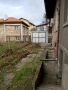 Собственик продава изгодно голям имот с ток и вода: 3 солидни къщи, 2 гаража, 4 мазета общо!, снимка 2