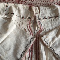 Автентична къса риза от народна носия, снимка 3 - Антикварни и старинни предмети - 43044774