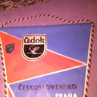 Čedok две флагчета и три значки на известна чешка фирма, снимка 2 - Колекции - 43119727
