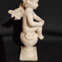 Фигура статуетка на ангелче седнало върху глобус, снимка 2 - Статуетки - 44867069
