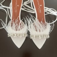 Бели сандали с пера , снимка 1 - Дамски обувки на ток - 44011078