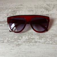 Червени слънчеви очила 😎, снимка 7 - Слънчеви и диоптрични очила - 44899018