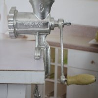 Ръчна месомелачка от неръждаема стомана Pelitte, снимка 4 - Аксесоари за кухня - 43030179