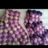 Ръчно плетени чорапи, снимка 3 - Дамски чорапи - 43779861