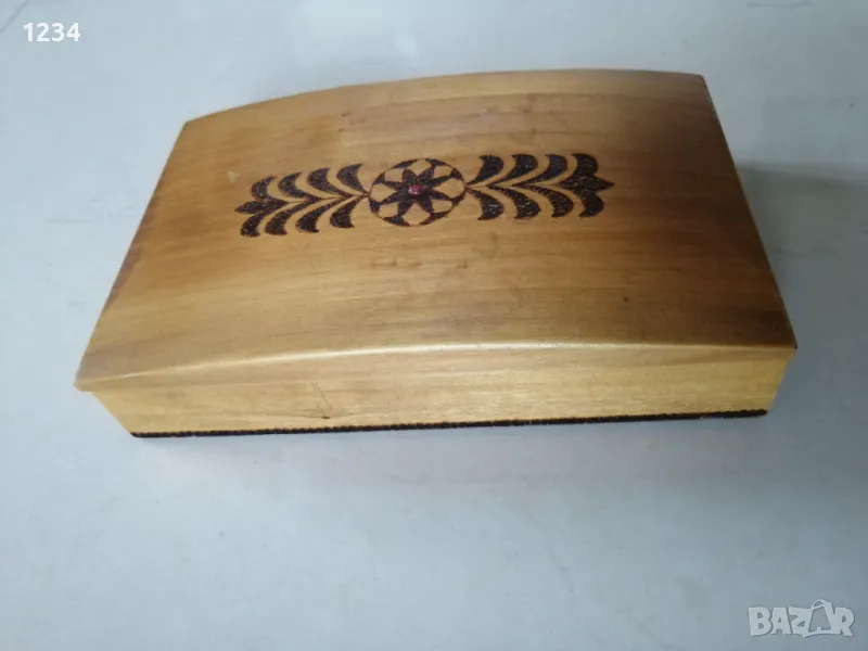 Дървена кутия 20 х 12 h 4.5 см. , снимка 1