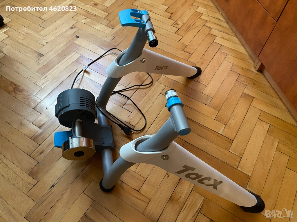 Tacx Flow Smart - Смарт велотренажор с тренировъчна гума за шосеен велосипед и quick release, снимка 1