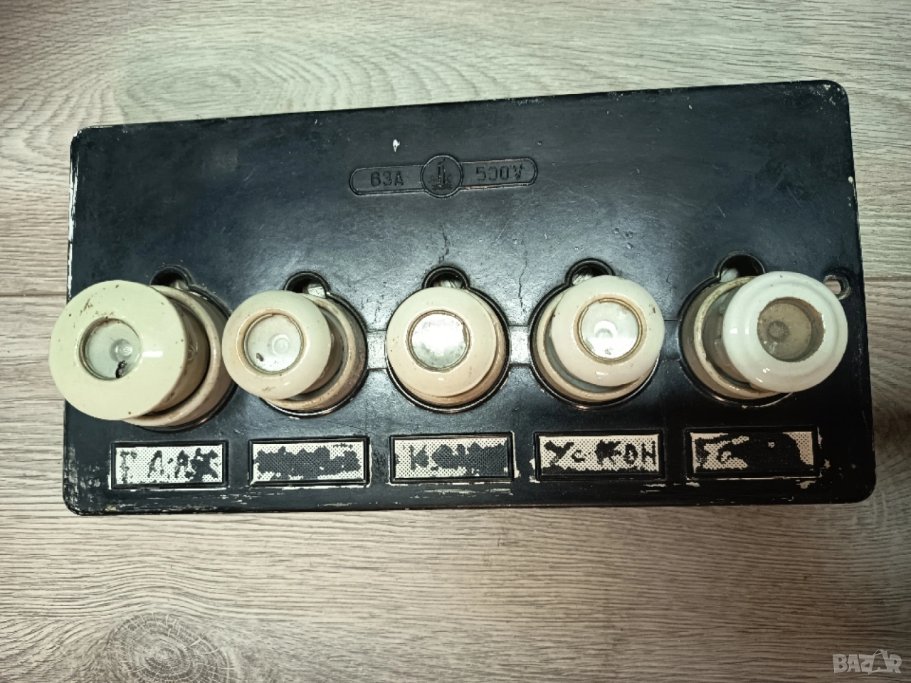 Бакелитов капак за апартаментно табло от соца, снимка 1