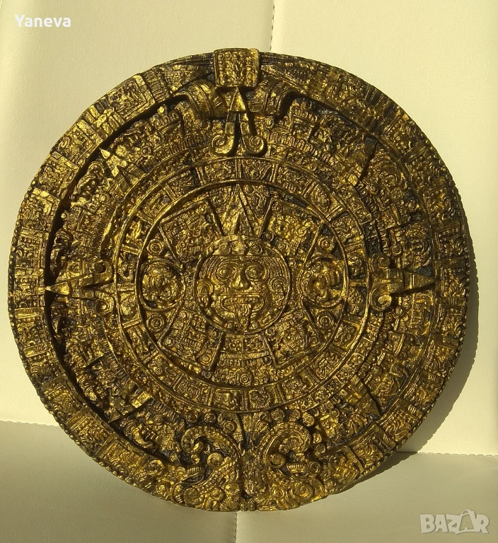 Календар на маите , известен също като " Ацтекския камък на Слънцето". , снимка 1