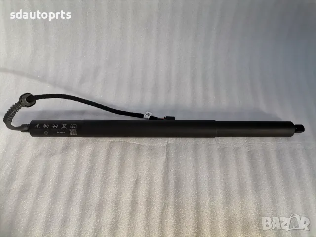 3P3827851A Нов Електрически Амортисьор Skoda SuperB IV