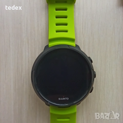 Suunto D5 dive computer, digital compass, vibration alarms, water-resistant up to 100m.