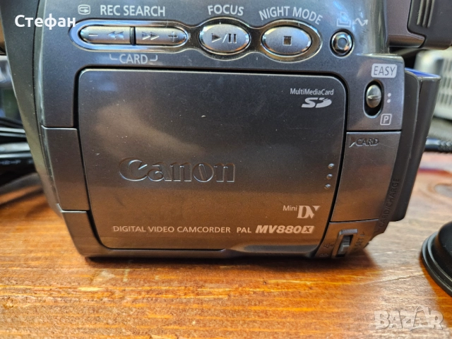 Видeoкамера Canon MV880X E Работеща отлично, в много добро визуално състояние, има зарядно. Батерият, снимка 9 - Камери - 51977337