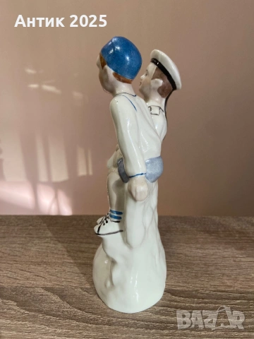 Винтидж порцеланова статуетка „Двама моряци“, СССР, снимка 3 - Антикварни и старинни предмети - 53236365