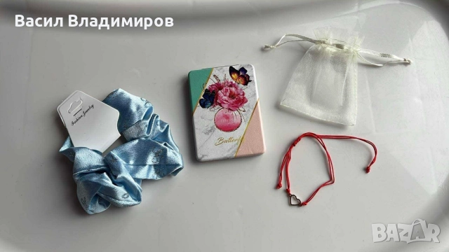 Скрънчи, двустранно огледало и червена гривничка със сърце