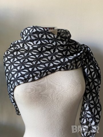 Копринен шал, Linca Lykke в черно и бяло, снимка 6 - Шалове - 40439438