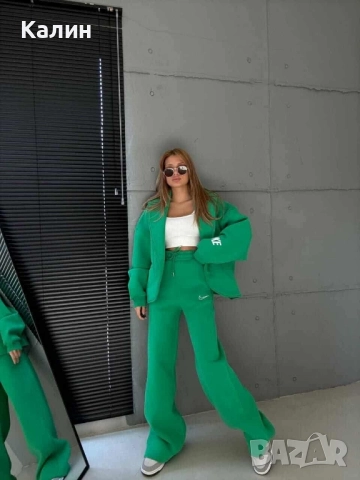 Ватирани дамски комплекти Nike - няколко цвята - 97 лв., снимка 3 - Спортни екипи - 52224938