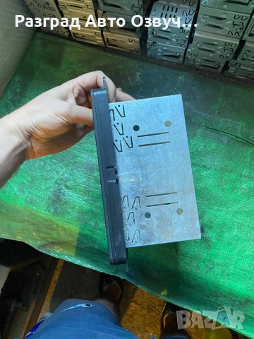 Преходна рамка с монтажто желязо за VW Golf 5, Sharan, Touran и други. От оригинално радио към 2DIN, снимка 5 - Аксесоари и консумативи - 51872976