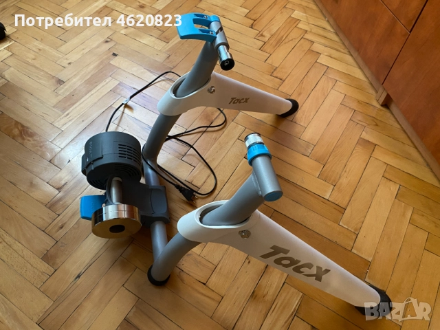 Tacx Flow Smart - Смарт велотренажор с тренировъчна гума за шосеен велосипед и quick release