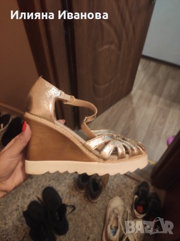 Златисти сандали 39, снимка 2 - Дамски елегантни обувки - 40553264