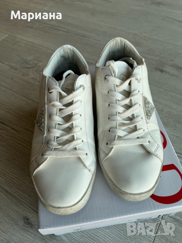 Дамски кецове Guess, снимка 1