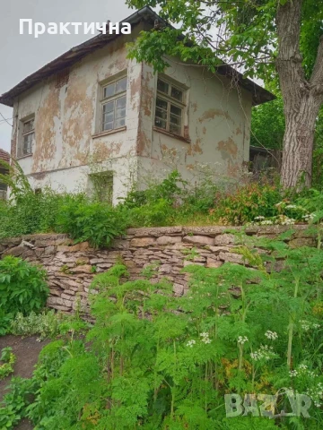 Къща с двор, снимка 2 - Къщи - 50460168