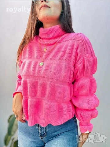 Ефектен цикламов пуловер с поло