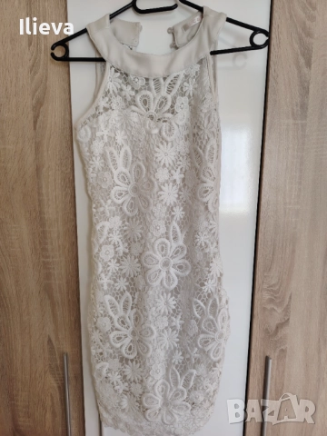 Бяла дантелена рокля