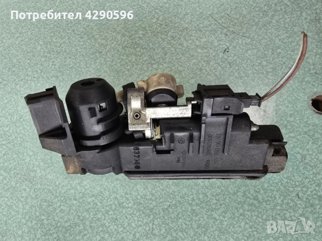 Дръжка заден капак багажник Mercedes 203 / 211 - A2037500693 / Мерцедес Ц и Е класа, снимка 2 - Части - 52757836