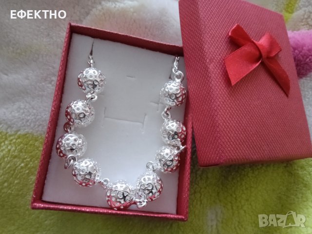 Нова, сребърна гривна с топчета. В подаръчна кутия.