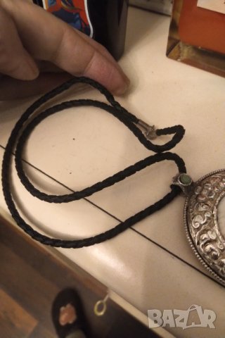 Авторски стар сребърен медальон ,с камилска кост и ахат , снимка 6 - Колиета, медальони, синджири - 43674763
