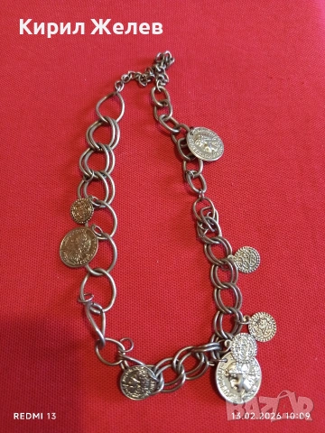 Красиво колие украсено с метални реплики на монети стил и елегантност 51897 