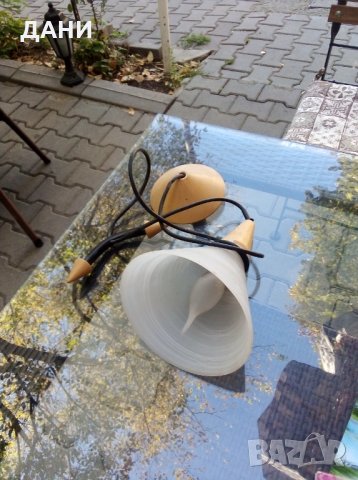 Продава декортивна лампа, Икеа, с дълъг шнур,с дървени орнаменти, 