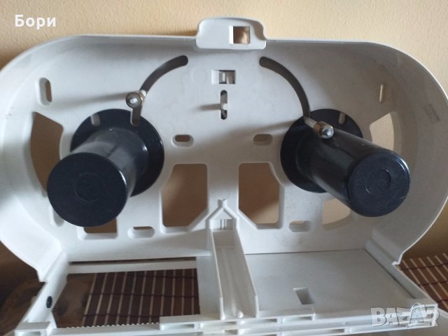 TORK  Двойна кутия за т. хартия на ролка , снимка 10 - Обзавеждане за заведение - 28697997