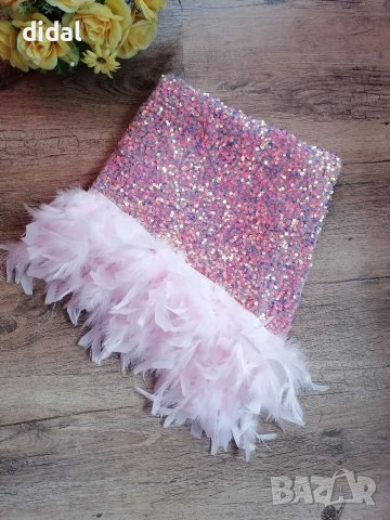 Пола с пайети и пера 