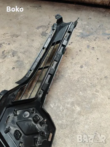 Предна решетка за Renault Megane 3, снимка 6 - Части - 48225235