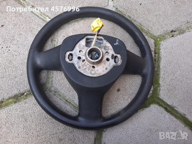 Оригинален трилъчев волан от голф 5., снимка 2 - Части - 51517584