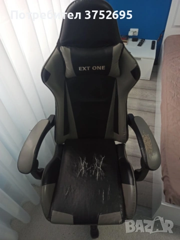 Черен кожен геймърски стол