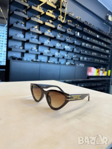очила с черен обикновен калъф и ув защита chanel christian dior , снимка 3 - Слънчеви и диоптрични очила - 51118577