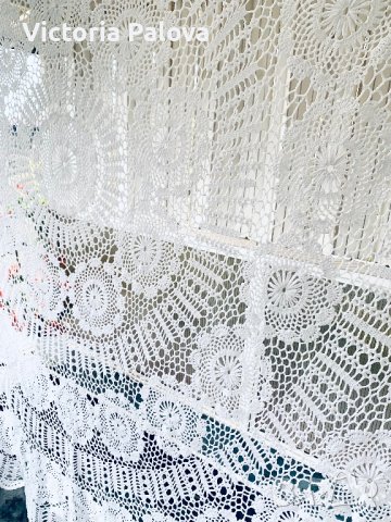 Голяма кръгла плетена покривка , снимка 4 - Покривки за маси - 43223823