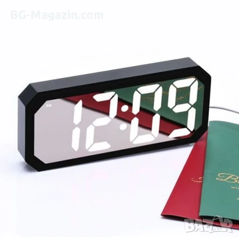 Модерен дигитален електронен часовник с термометър големи цифри светещ на ток температура за спалня, снимка 4 - Други - 51038251