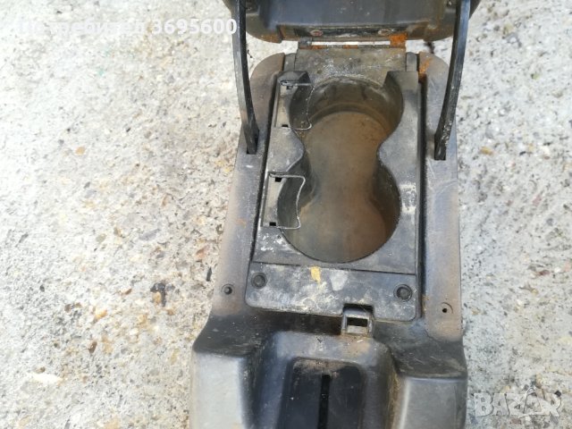 Nissan Navara Нисан Навара подлакътник  централна конзола стойка чаши, снимка 8 - Части - 42972389