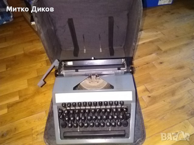 Пишеща машина от соца Москва нова в кожен калъф 1973г.