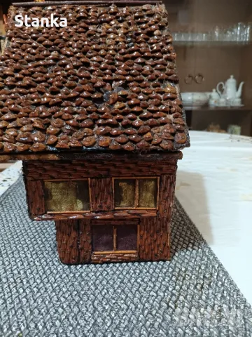 Дървена къщичка  от шишарки, снимка 2 - Декорация за дома - 50412432