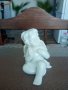 Продавам малка,красива и стилна статуетка на ангелче.Немски порцелан.